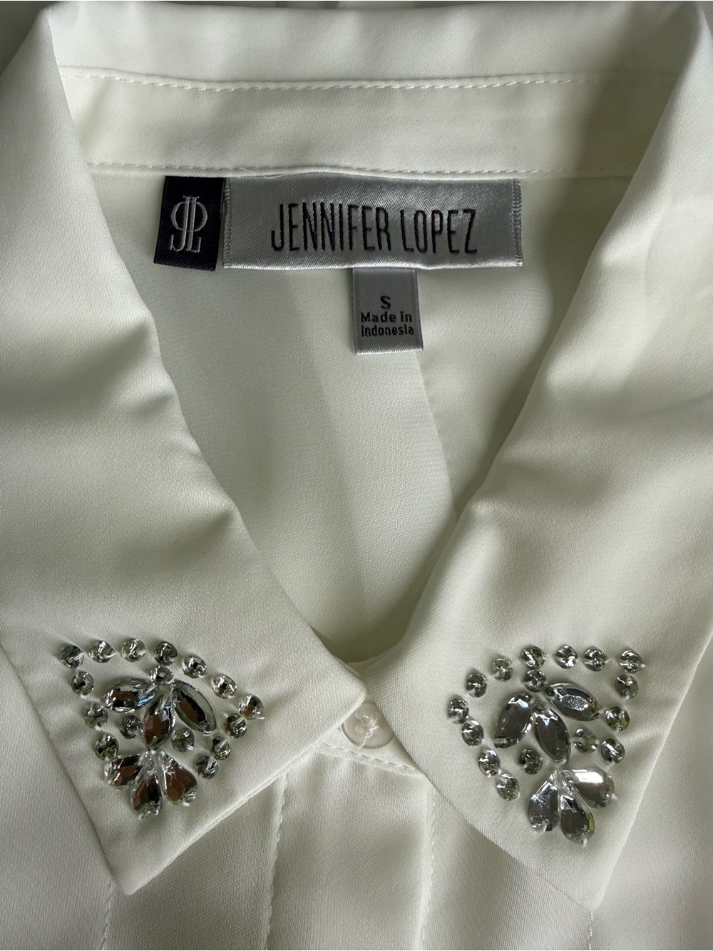 Jennifer Lopez White Pleated Blouse with Embellished Collar - Picture 7 of 8